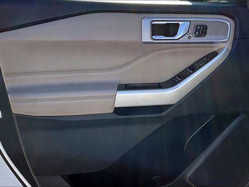 Used 2021 Ford Explorer Limited image 26