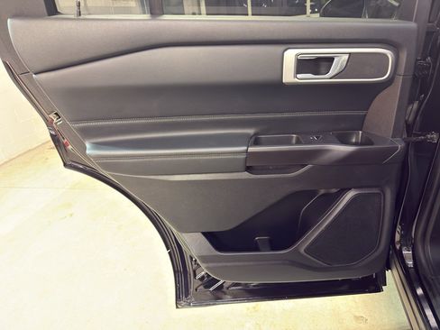 Used 2020 Ford Explorer XLT w/ Equipment Group 202A image 28