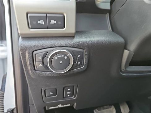 Used 2019 Ford F250 Lariat w/ Lariat Ultimate Package image 16