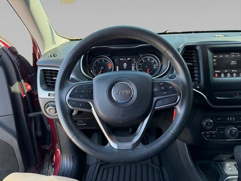 Used 2019 Jeep Cherokee Latitude w/ Popular Appearance Group image 12