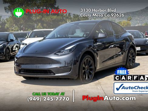 Used 2024 Tesla Model Y Long Range AWD/4WD image 1