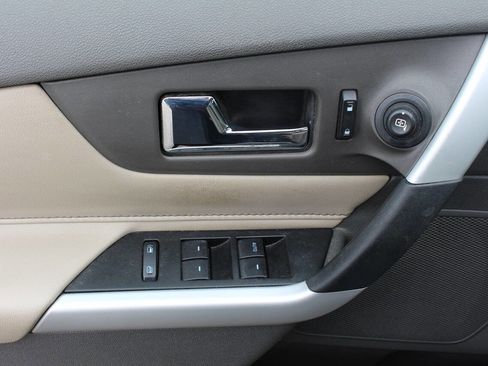 Used 2014 Ford Edge SE image 12