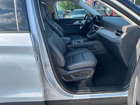 New 2025 Ford Explorer Active w/ Active Comfort Package image 36