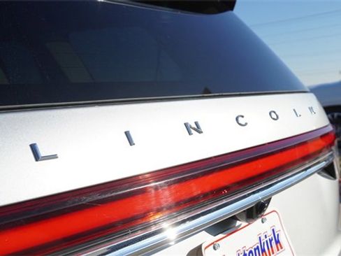 Used 2023 Lincoln Aviator Reserve w/ Equipment Group 201A image 12