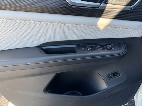 Used 2024 Volkswagen Atlas Cross Sport SEL Premium R-Line image 22