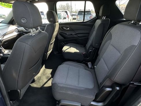 Used 2022 Chevrolet Traverse LT image 17