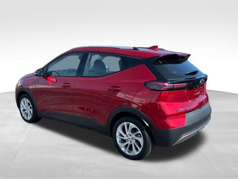 Used 2022 Chevrolet Bolt EUV LT FWD image 4
