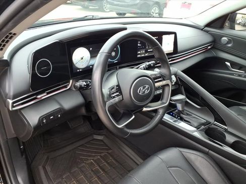 Used 2023 Hyundai Elantra Limited image 18