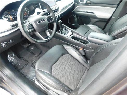 Used 2024 Jeep Compass Latitude AWD/4WD image 16