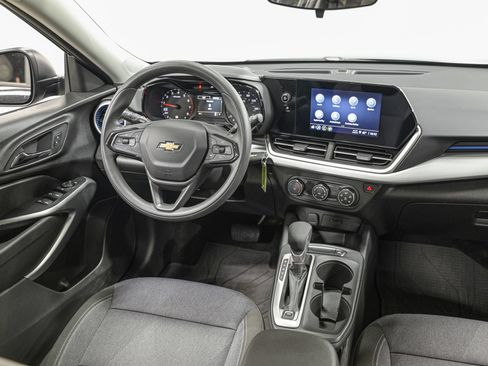Used 2025 Chevrolet Trax LS FWD image 29