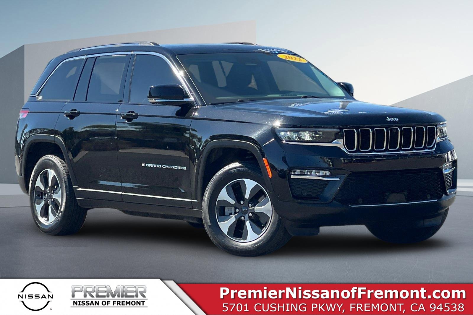 Used 2022 Jeep Grand Cherokee Limited 4xe w/ Luxury Tech Group II AWD/4WD image 1