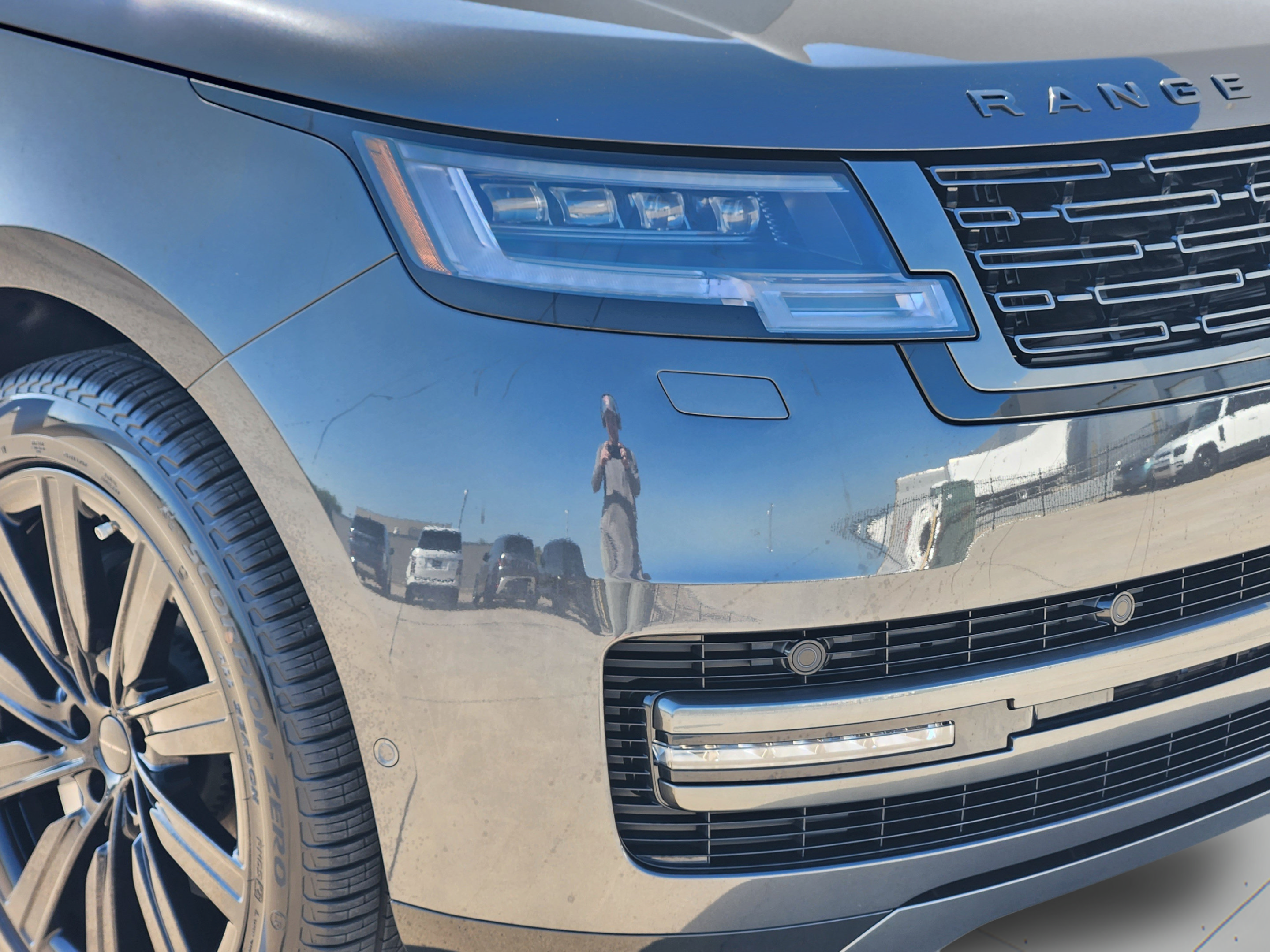 New 2026 Land Rover Range Rover Long Wheelbase SE AWD/4WD image 28