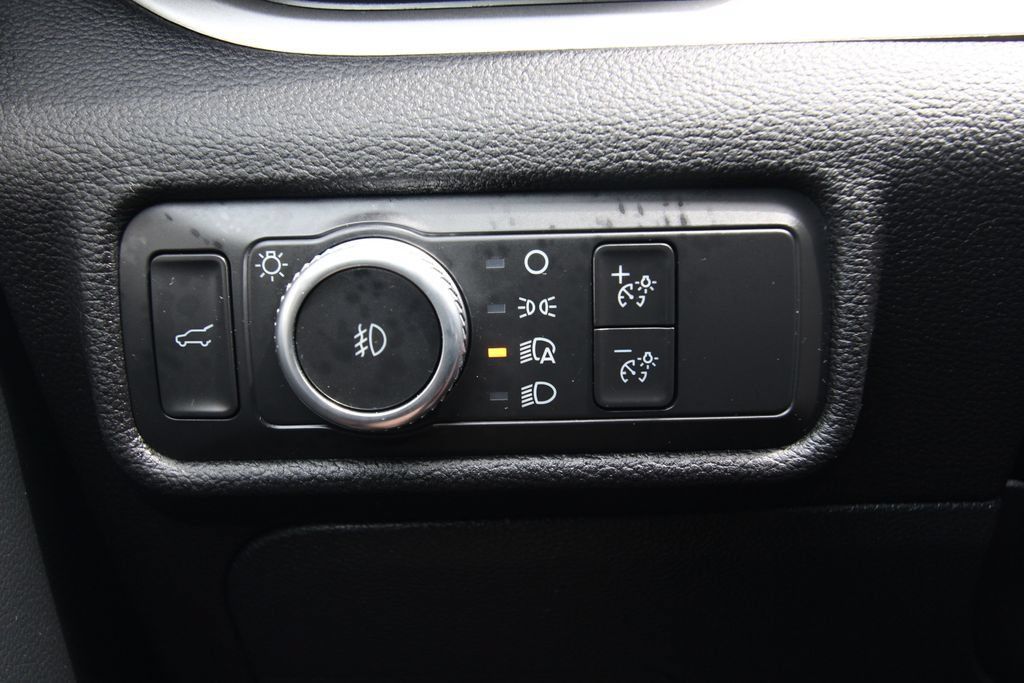 Used 2022 Ford Explorer XLT w/ Equipment Group 202A AWD/4WD image 21