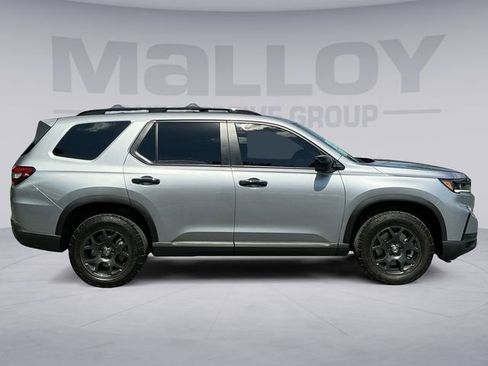 Used 2025 Honda Pilot TrailSport image 6