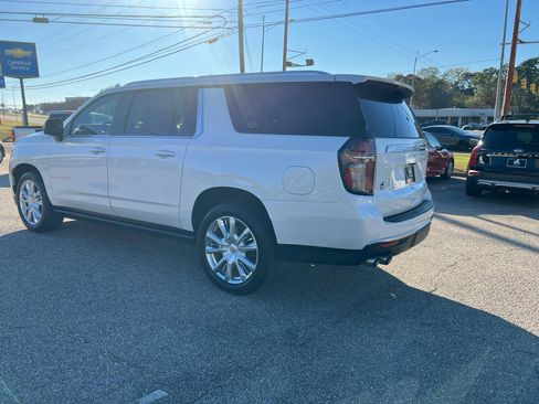 Used 2021 Chevrolet Suburban High Country w/ Premium Package image 15