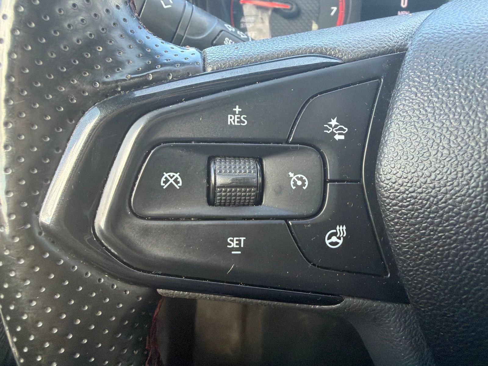 Used 2025 Chevrolet Trax RS w/ Driver Confidence Package FWD image 21