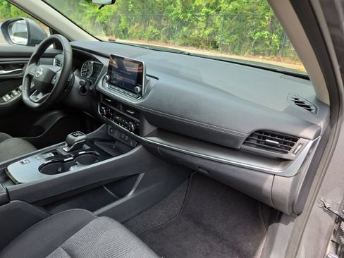 Certified 2025 Nissan Rogue SV FWD image 39