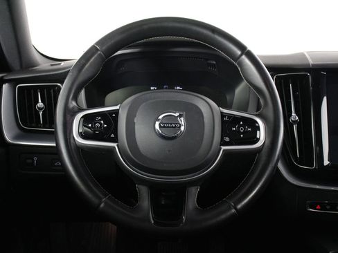 Used 2020 Volvo XC60 T5 Momentum w/ Protection Package Premier image 8