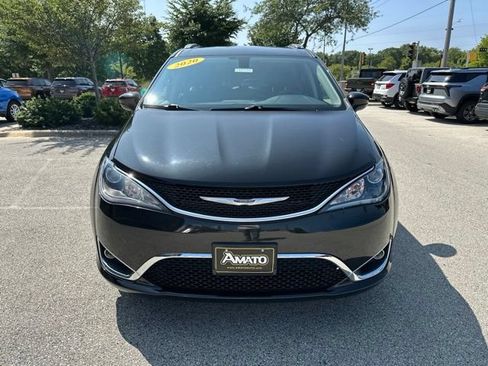 Used 2020 Chrysler Pacifica Touring-L Plus FWD image 3