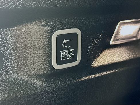 Used 2024 Jeep Grand Cherokee L Altitude image 29