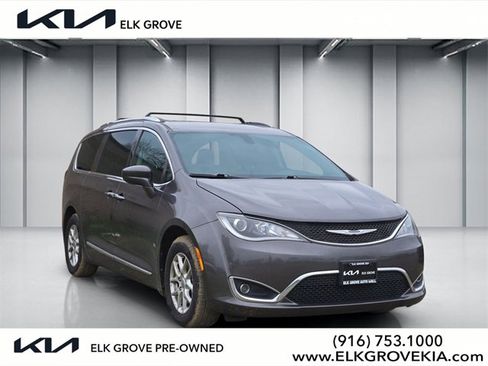 Used 2020 Chrysler Pacifica Touring-L image 1
