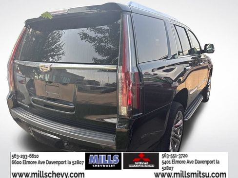 Used 2020 Cadillac Escalade Luxury w/ LPO, Radiant Package AWD/4WD image 3