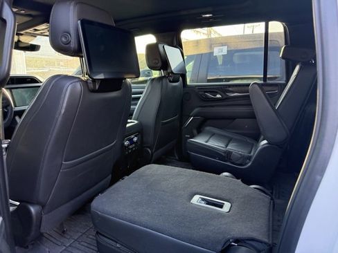 Used 2023 GMC Yukon XL Denali w/ Denali Reserve Package image 8