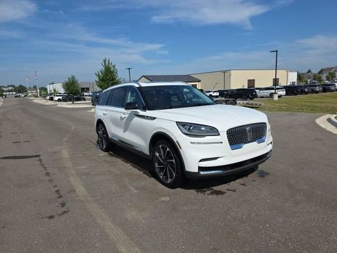 Used 2024 Lincoln Aviator Reserve w/ Equipment Group 201A AWD/4WD image 3
