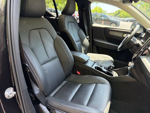 Used 2025 Volvo XC40 B5 Core AWD/4WD image 17