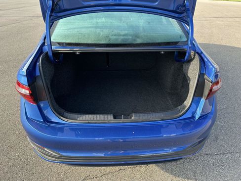 Used 2024 Volkswagen Jetta SE FWD image 9