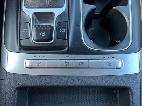 Used 2024 Kia Carnival LX FWD image 31