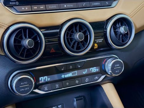 Used 2022 Nissan Sentra SV w/ SV Premium Package image 18