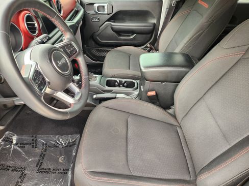 Used 2018 Jeep Wrangler Unlimited Rubicon image 12