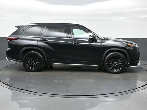 Used 2024 Toyota Highlander XSE AWD/4WD image 7