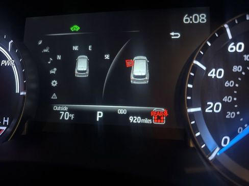 Used 2025 Toyota Highlander XLE image 6