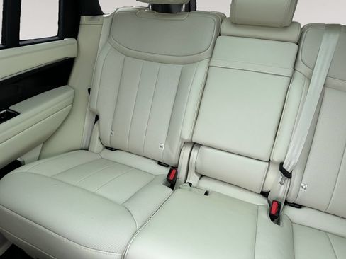 Used 2025 Land Rover Range Rover SE AWD/4WD image 13
