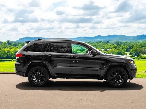 Used 2020 Jeep Grand Cherokee Altitude AWD/4WD image 7