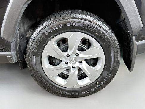 Used 2021 Toyota RAV4 LE image 28