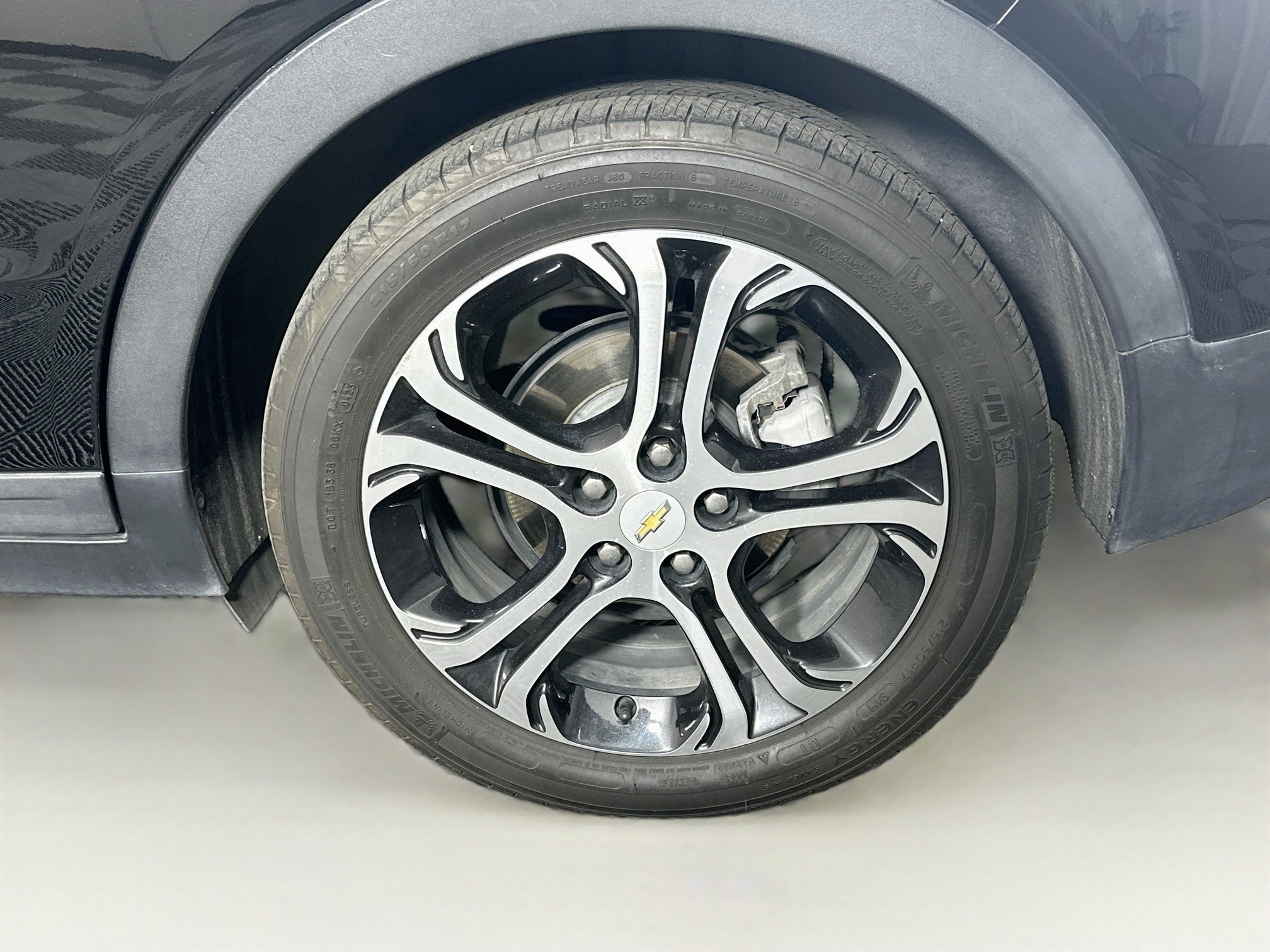 Used 2017 Chevrolet Bolt Premier w/ Driver Confidence II Package FWD image 11