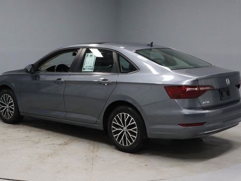 Used 2021 Volkswagen Jetta SE w/ SE Cold Weather Package image 8