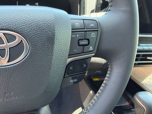 Used 2025 Toyota Camry XLE FWD image 16