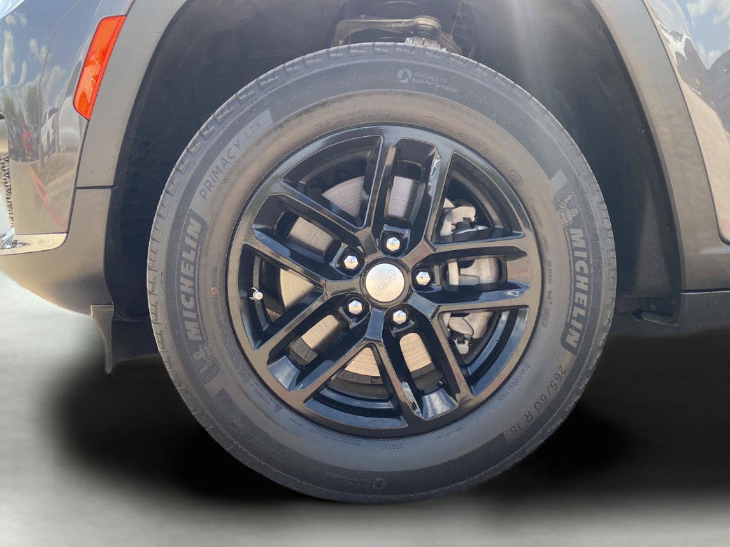Used 2023 Jeep Grand Cherokee L Laredo AWD/4WD image 12