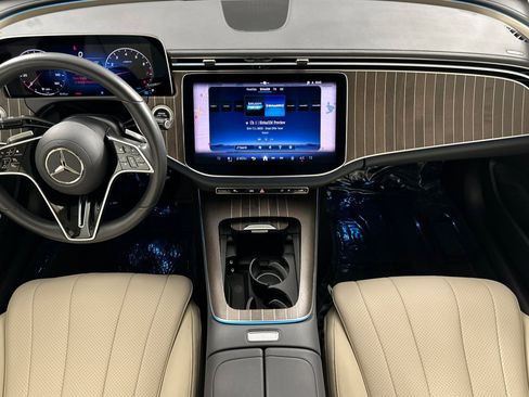Used 2025 Mercedes-Benz E 350 Sedan image 12