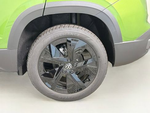New 2026 Volkswagen Taos SE FWD image 30