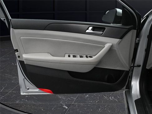 Used 2017 Hyundai Sonata Sport image 9