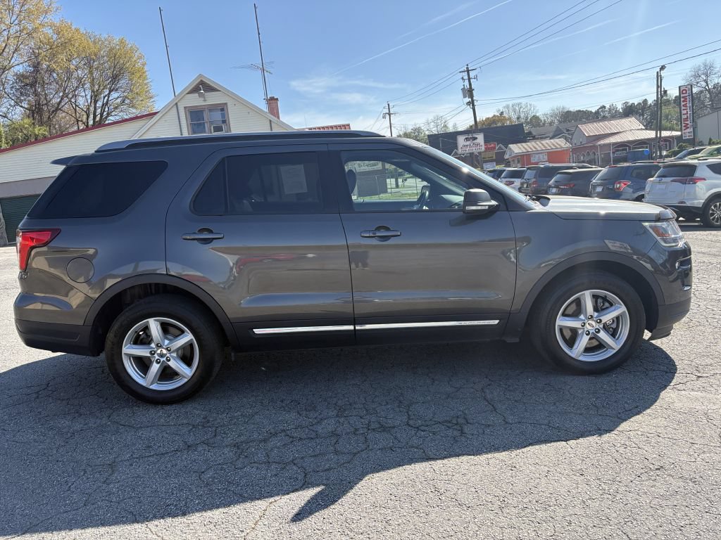 Used 2019 Ford Explorer XLT w/ Equipment Group 202A FWD image 6