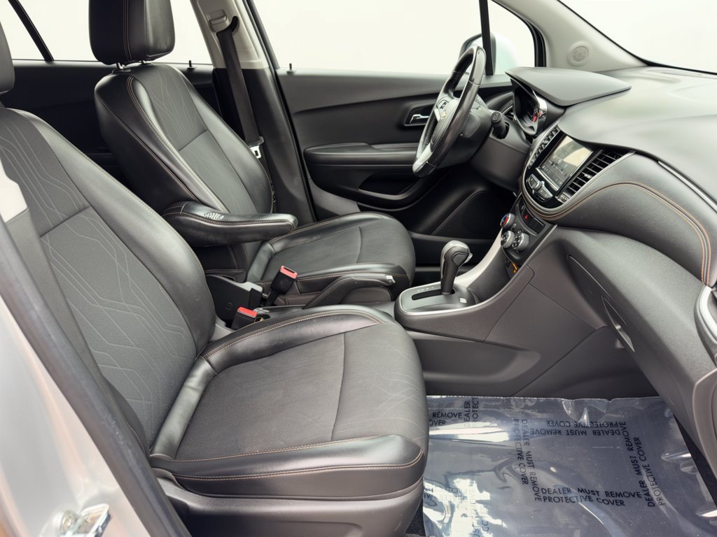 Used 2018 Chevrolet Trax LT w/ LT Convenience Package FWD image 30