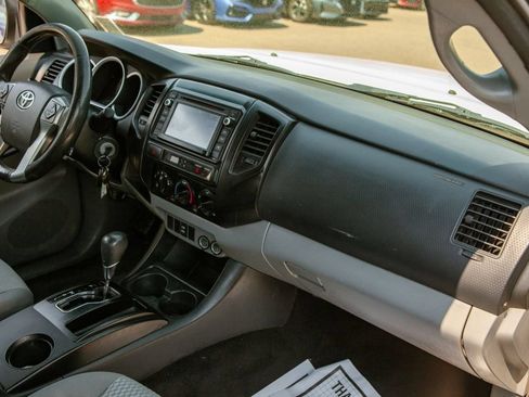 Used 2014 Toyota Tacoma PreRunner w/ Convenience Package RWD image 11