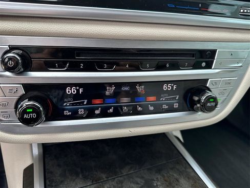 Used 2019 BMW 740i w/ Executive Package RWD image 37