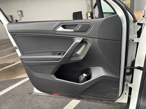 Used 2019 Volkswagen Tiguan SE w/ Panoramic Sunroof Package AWD/4WD image 5